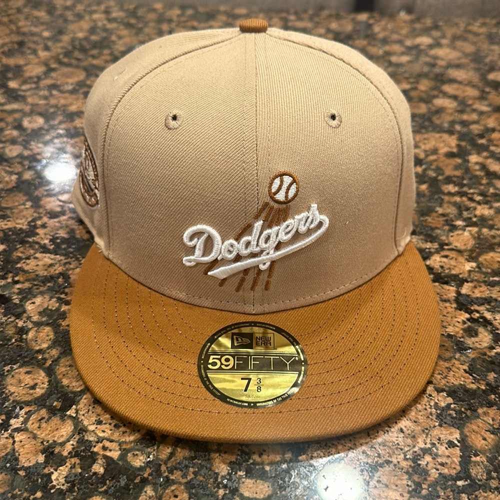 Los Angeles Dodgers Two Tone New Era Cap size 7 3/8